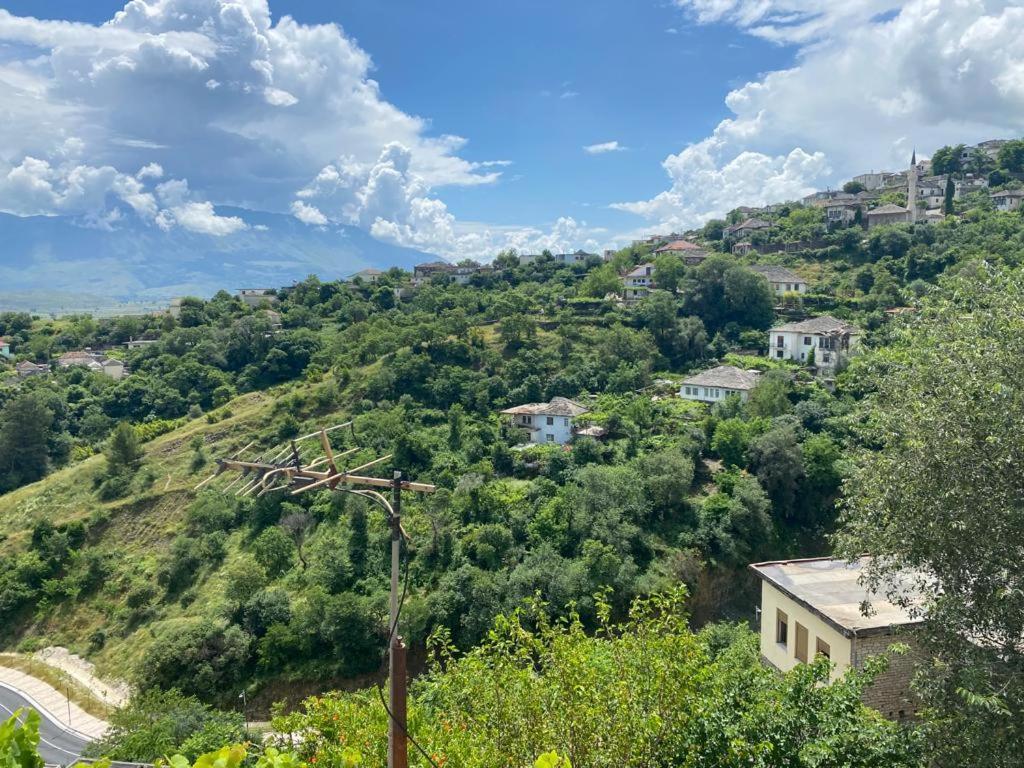 Lula Guesthouse Gjirokastër Exterior foto